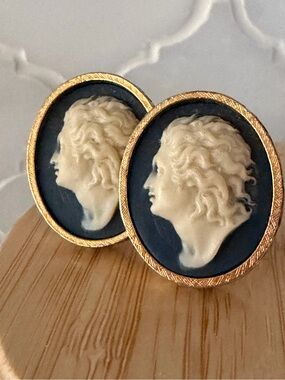 ✨SALE✨ Vintage Dante Museum Beethoven Cameo Large Oval Cufflinks